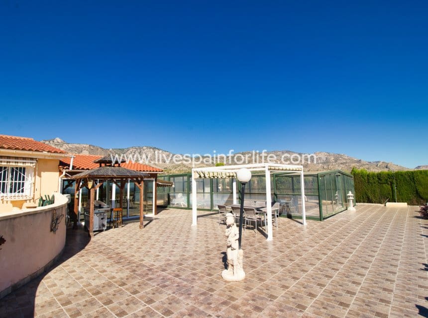 4 chambre Finca/Maison de Campagne à vendre à Albatera avec piscine garage - 349 950 € (Ref: 10179352)