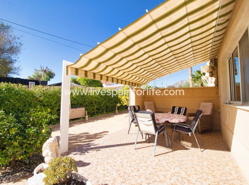 4 chambre Finca/Maison de Campagne à vendre à Albatera avec piscine garage - 349 950 € (Ref: 10179352)