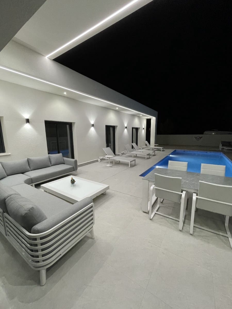 3 sovrum Villa till salu i La Romana med pool garage - 375 000 € (Ref: 6722509)