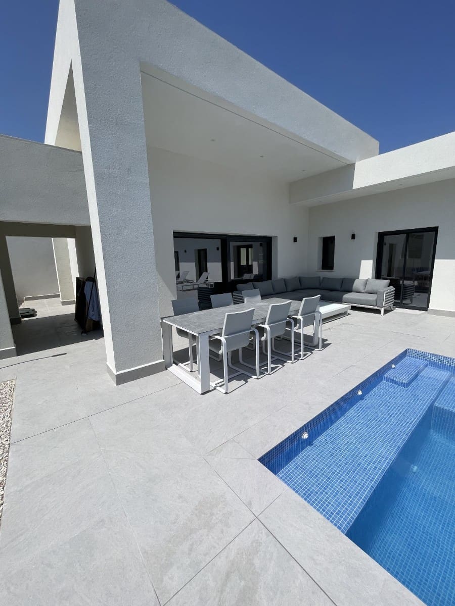 3 sovrum Villa till salu i La Romana med pool garage - 375 000 € (Ref: 6722509)