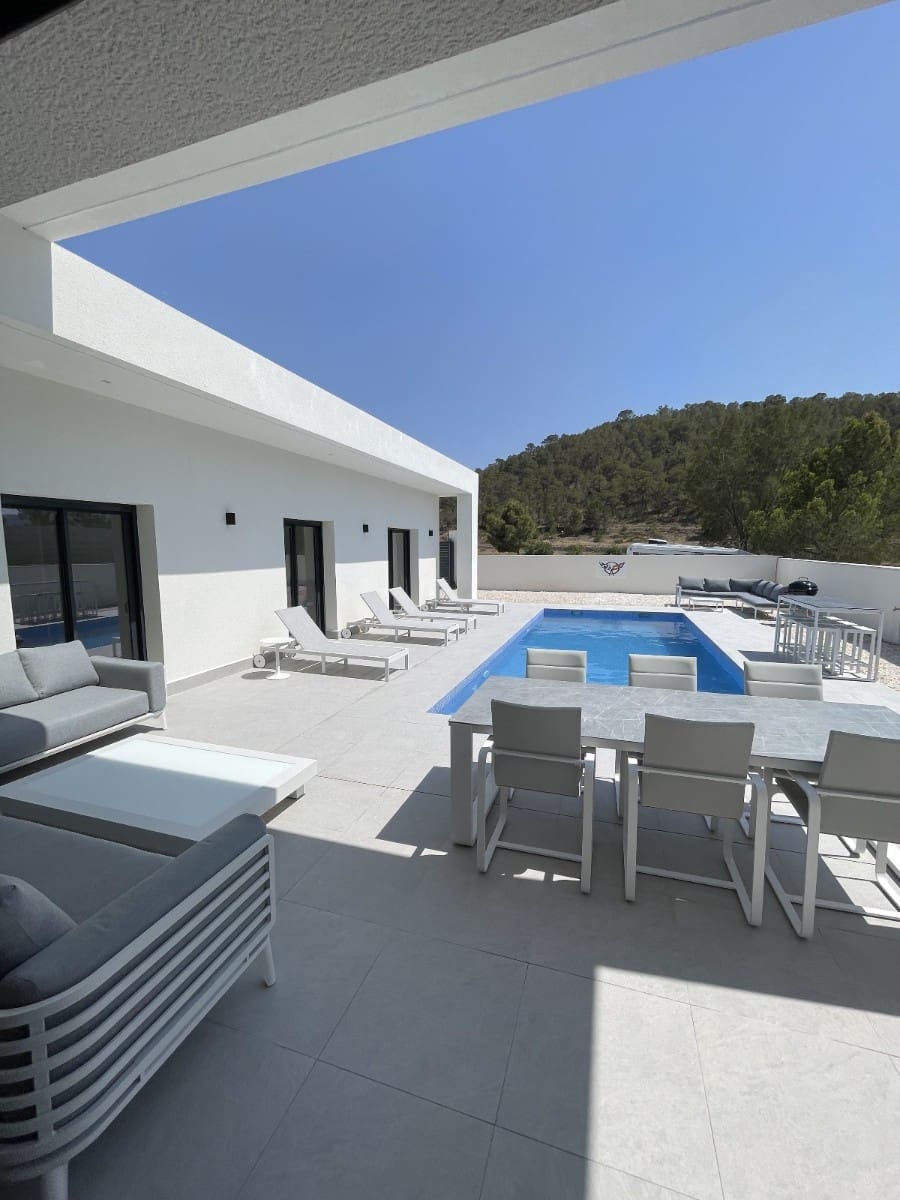 3 sovrum Villa till salu i La Romana med pool garage - 375 000 € (Ref: 6722509)