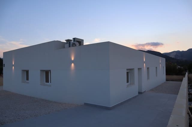 3 sovrum Villa till salu i La Romana med pool garage - 375 000 € (Ref: 6722509)