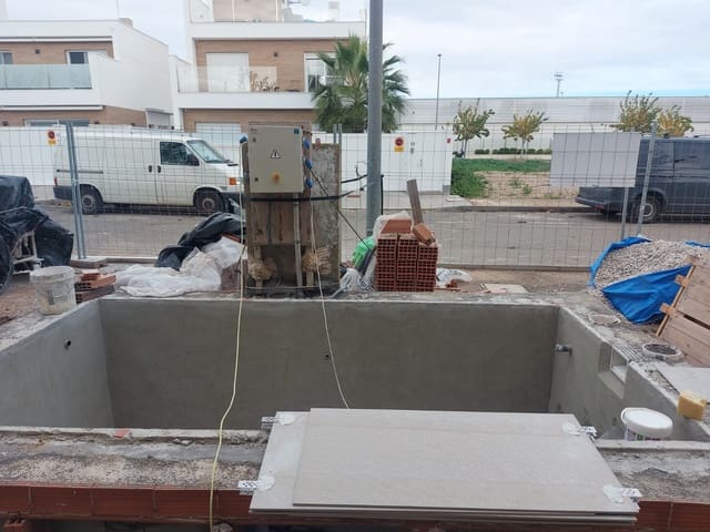 2 bedroom Semi-detached Villa for sale in Pilar de la Horadada - € 259,500 (Ref: 7321497)