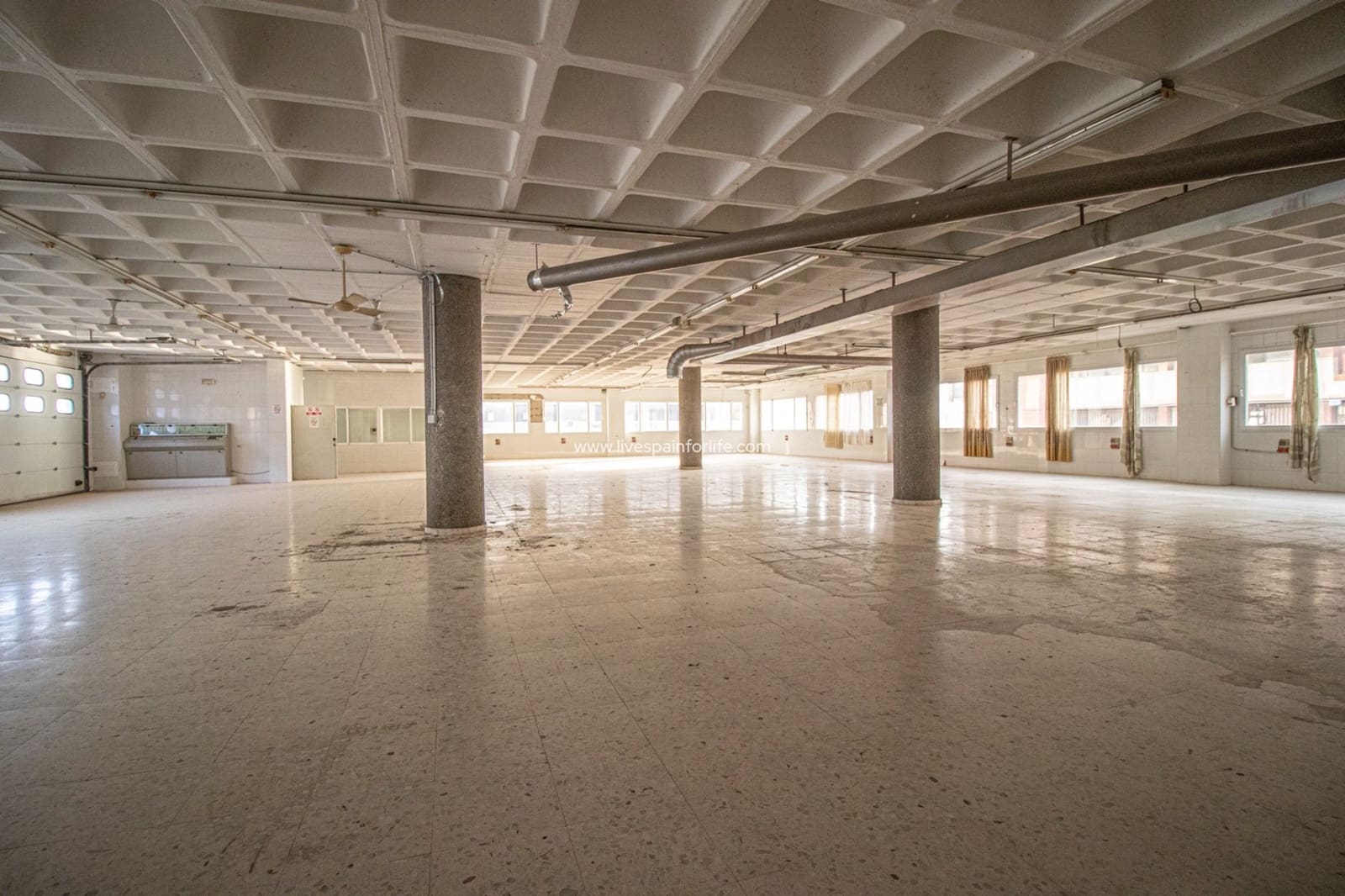 Erhverv til salg i Elche / Elx - € 3.200.000 (Ref: 7399724)