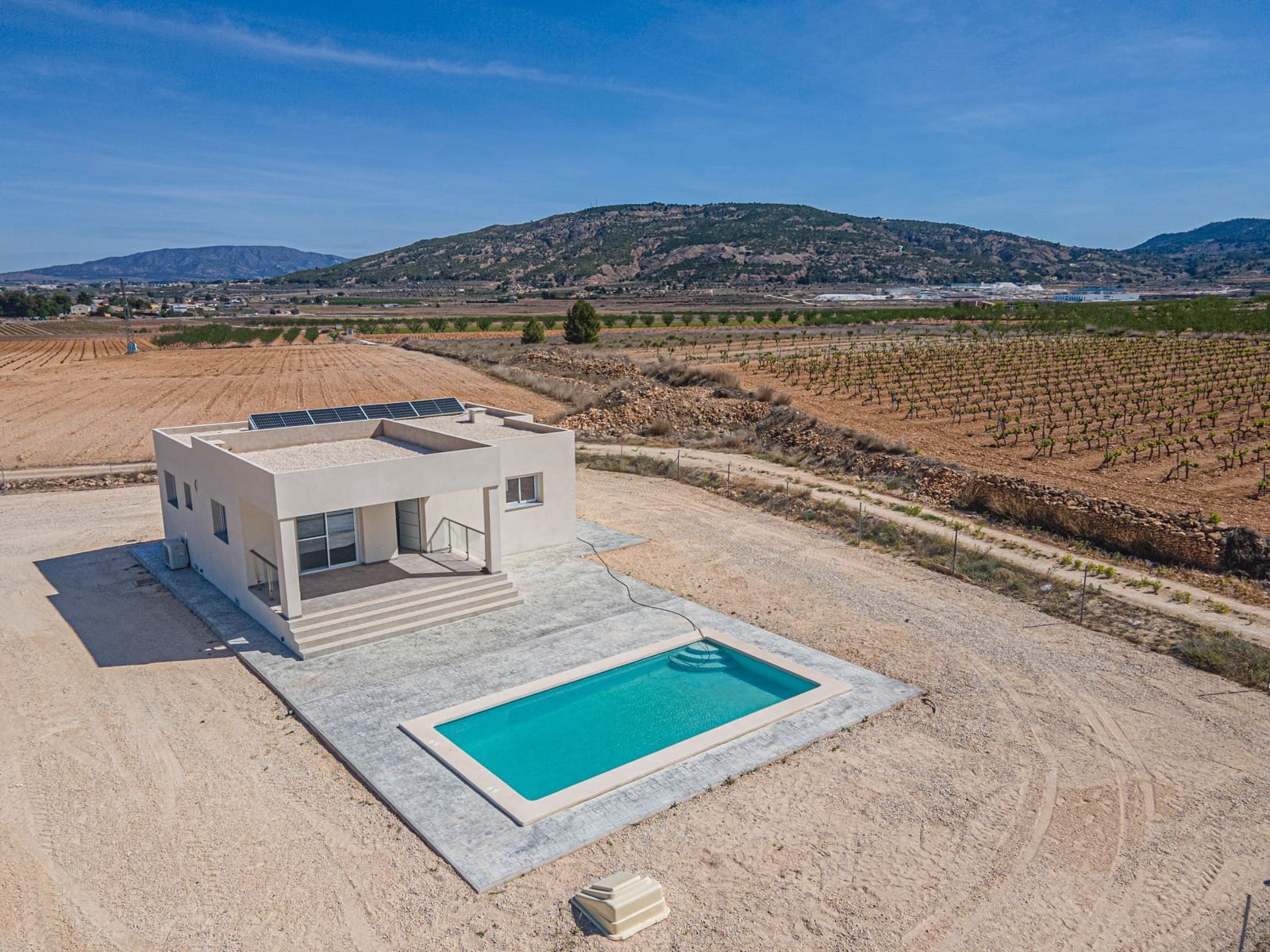 3 soveværelse Finca/Landehus til salg i Pinoso med swimmingpool - € 280.000 (Ref: 7524764)