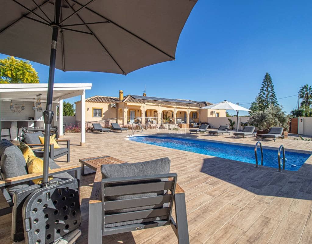 4 bedroom Finca/Country House for sale in Catral with pool garage €