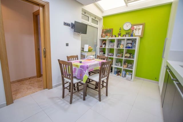 4 makuuhuone Omakotitalo myytävänä paikassa Alicante kaupunki - 225 000 € (Ref: 8296689)