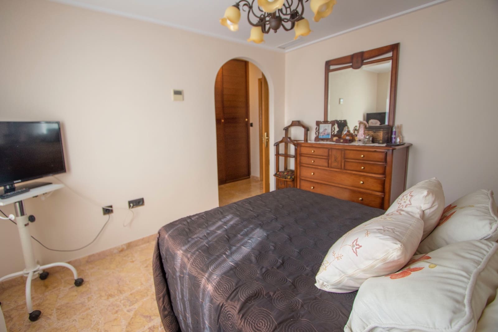 Casa de 4 habitaciones en Alicante / Alacant ciudad en venta - 225.000 € (Ref: 8296689)