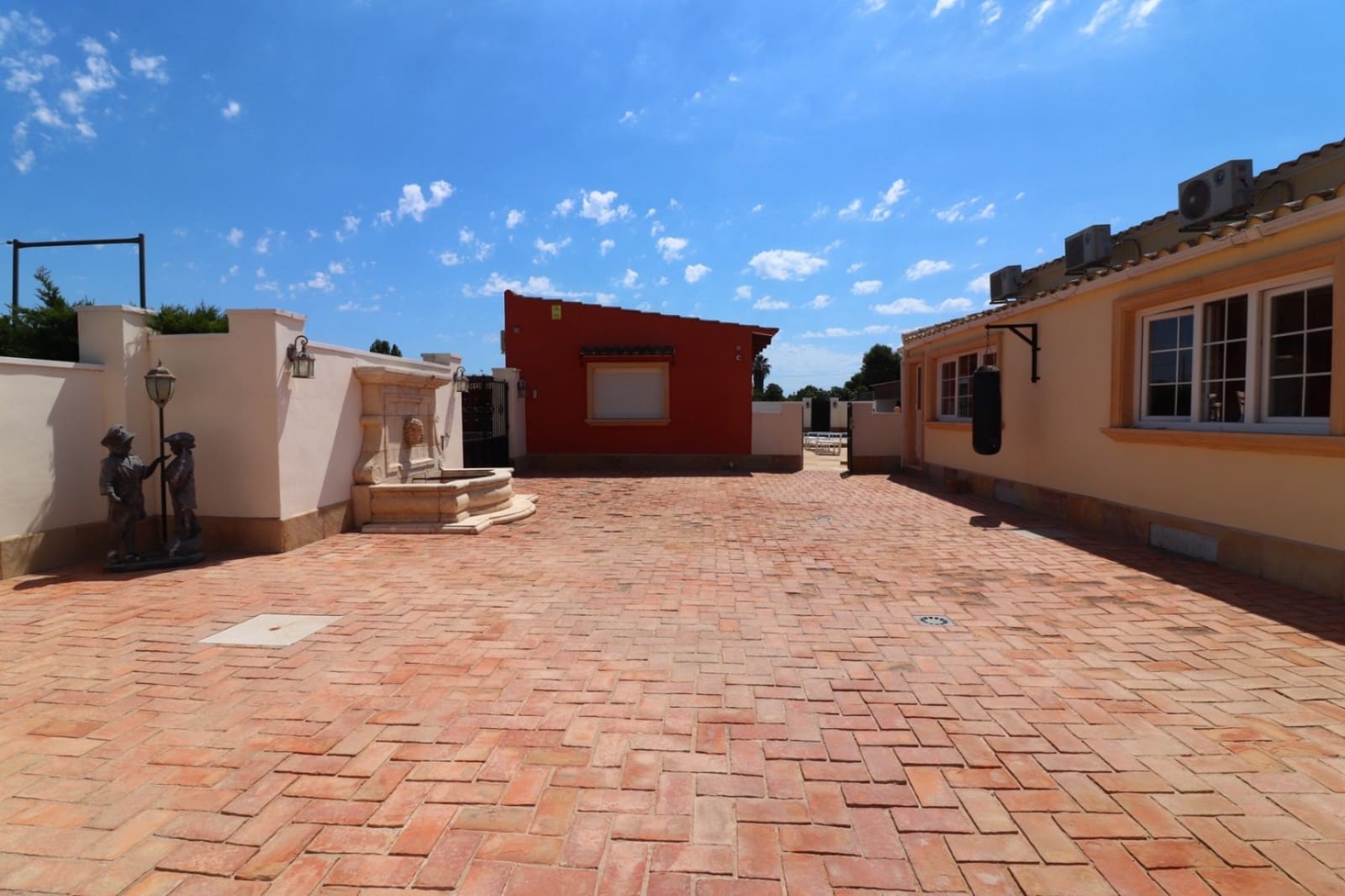 6 soveværelse Finca/Landehus til salg i Almoradi med swimmingpool garage - € 575.000 (Ref: 8447341)