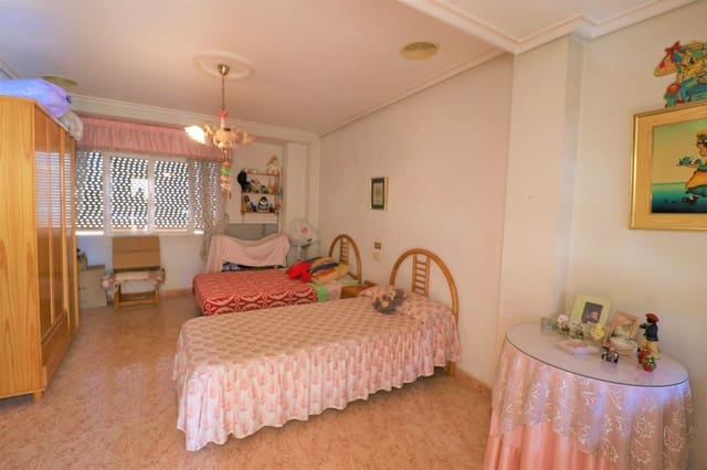 5 bedroom Townhouse for sale in Alicante / Alacant city with garage - € 440,000 (Ref: 8625684)