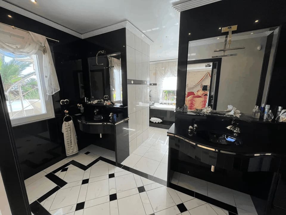 3 bedroom Villa for sale in La Zenia with pool garage - € 1,399,000 (Ref: 8686957)