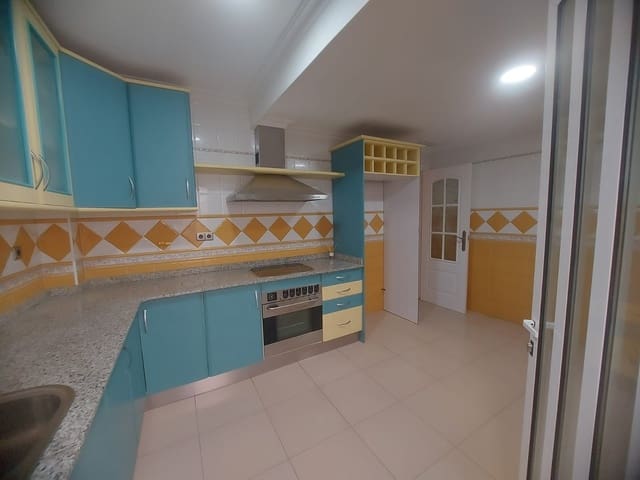 3 bedroom Townhouse for sale in Alicante / Alacant city - € 175,000 (Ref: 8956060)