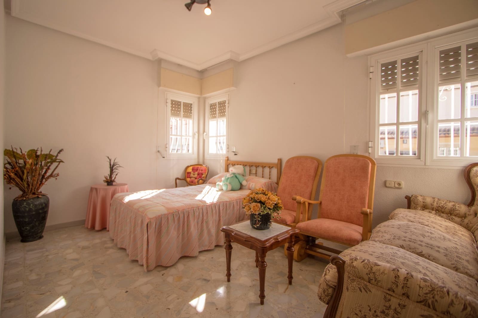 5 bedroom Townhouse for sale in Alicante / Alacant city with garage - € 240,000 (Ref: 9066554)