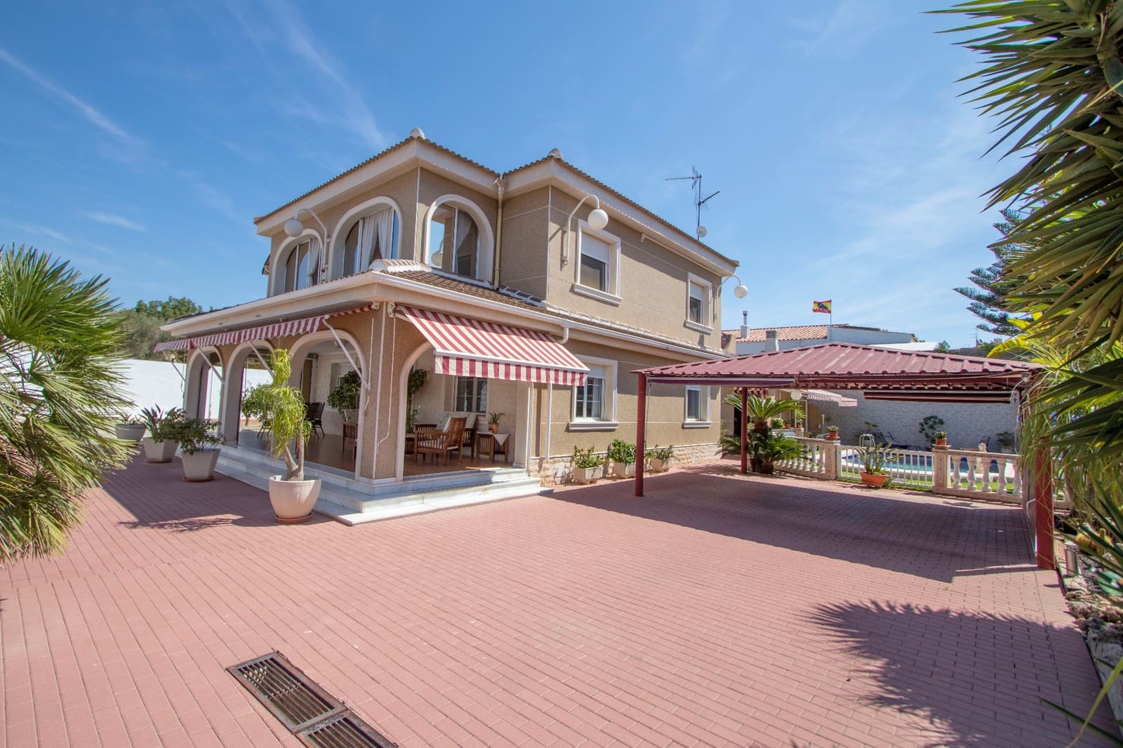 5 sovrum Villa till salu i Alicante stad med pool garage - 539 000 € (Ref: 9072553)