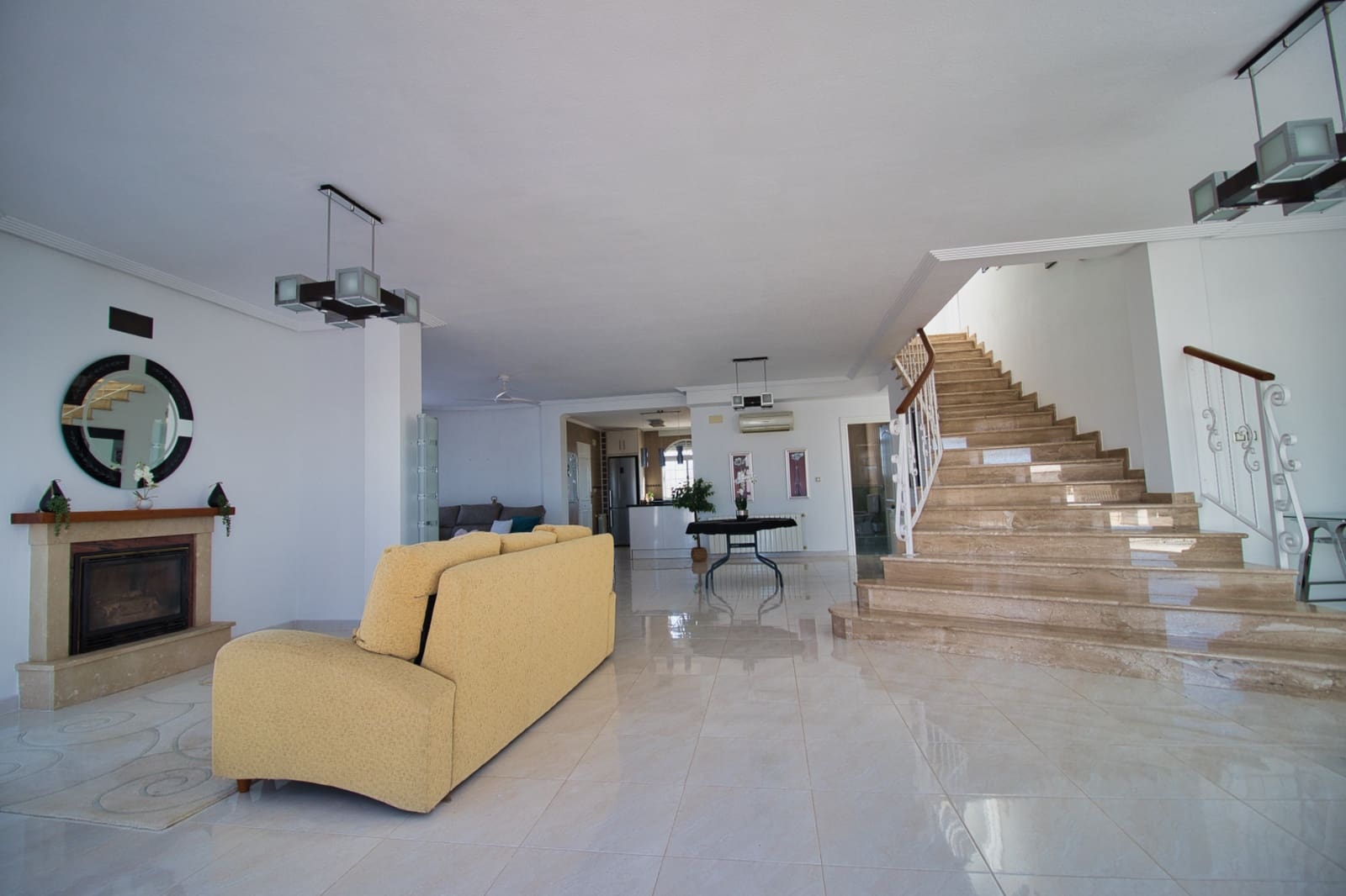 4 soveværelse Finca/Landehus til salg i Alicante by med swimmingpool garage - € 475.000 (Ref: 9119702)