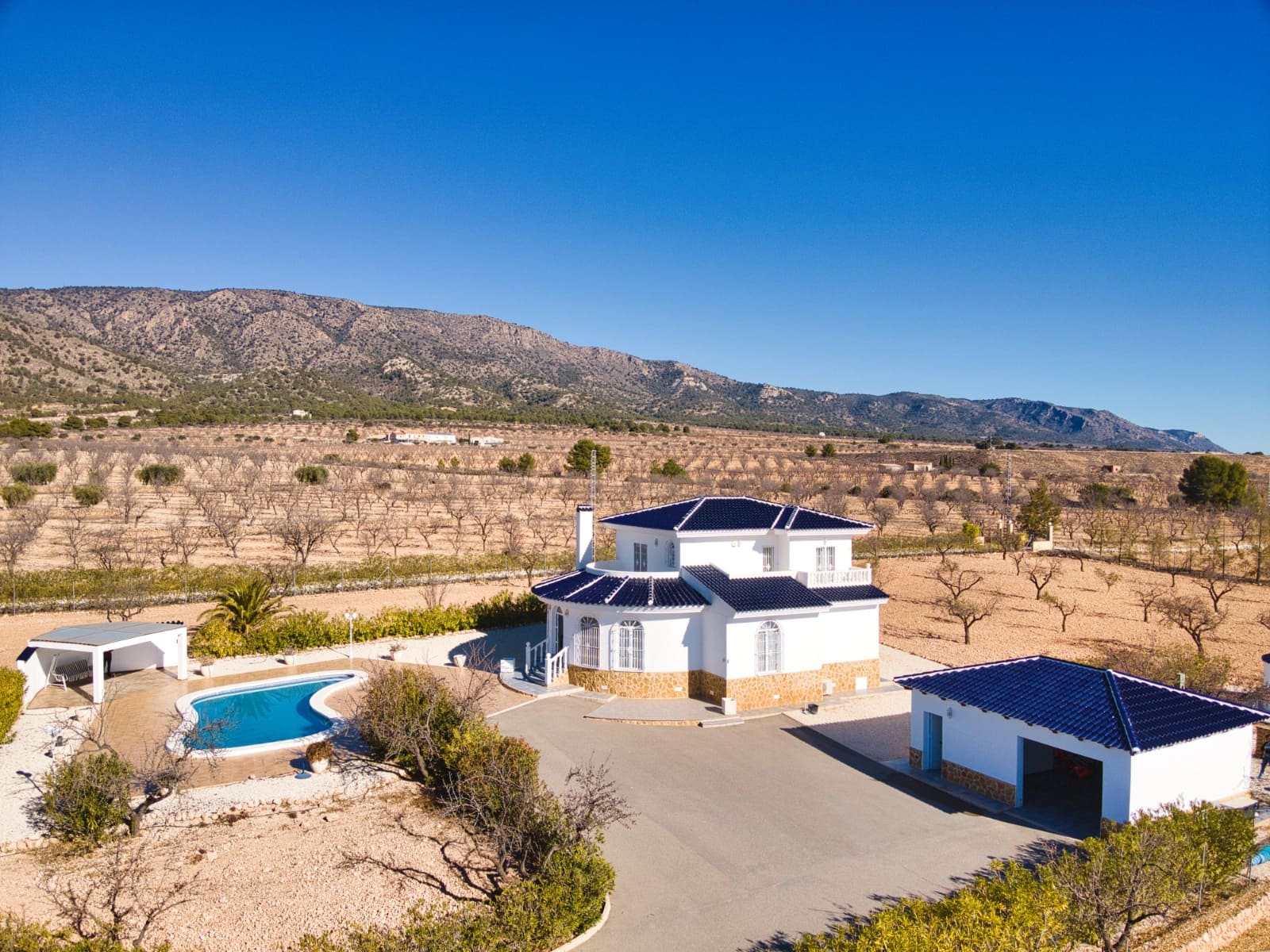 4 soveværelse Finca/Landehus til salg i Alicante by med swimmingpool garage - € 475.000 (Ref: 9119702)