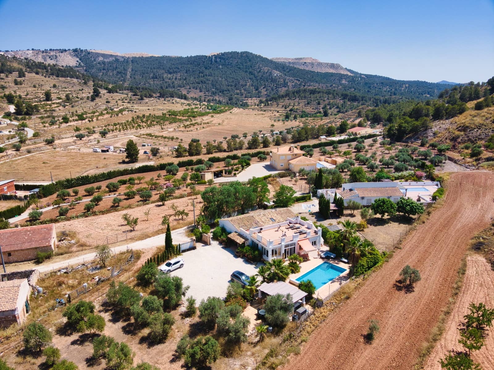 5 bedroom Finca/Country House for sale in Pinoso with pool - € 395,000 (Ref: 9205287)