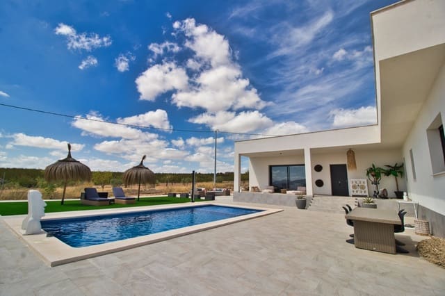 3 bedroom Finca/Country House for sale in Pinoso with pool garage - € 425,000 (Ref: 9231263)