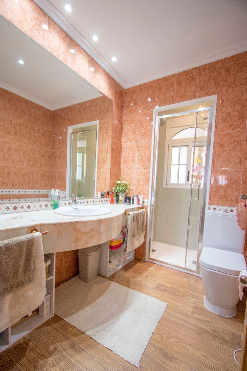 5 makuuhuone Huvila myytävänä paikassa La Marina mukana uima-altaan 
autotalli - 539 000 € (Ref: 9278418)