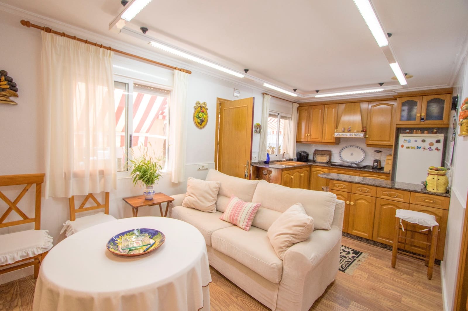 5 makuuhuone Huvila myytävänä paikassa La Marina mukana uima-altaan 
autotalli - 539 000 € (Ref: 9278418)