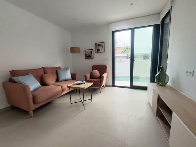 Chalet de 2 habitaciones en Pilar de la Horadada en venta con piscina - 264.900 € (Ref: 9311453)