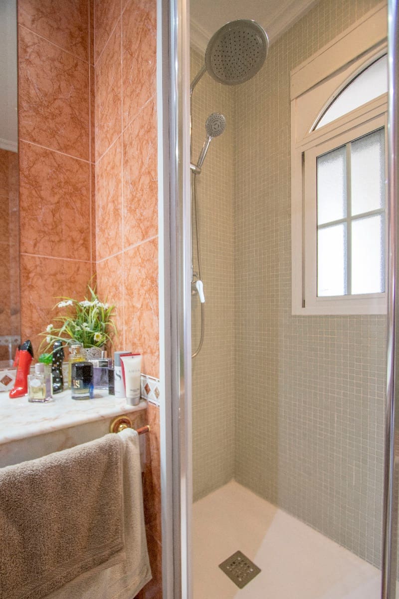 5 makuuhuone Huvila myytävänä paikassa La Marina mukana uima-altaan 
autotalli - 539 000 € (Ref: 9313874)