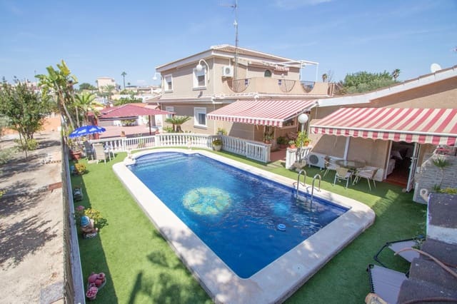 5 makuuhuone Huvila myytävänä paikassa La Marina, Elche / Elx mukana uima-altaan 
autotalli - 539 000 € (Ref: 9313874)