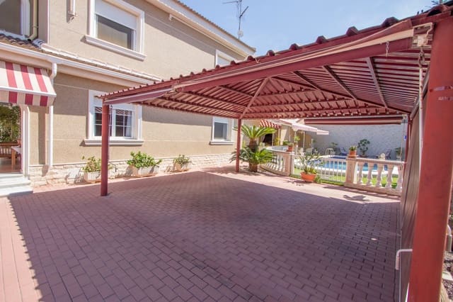 5 makuuhuone Huvila myytävänä paikassa La Marina, Elche / Elx mukana uima-altaan 
autotalli - 539 000 € (Ref: 9313874)