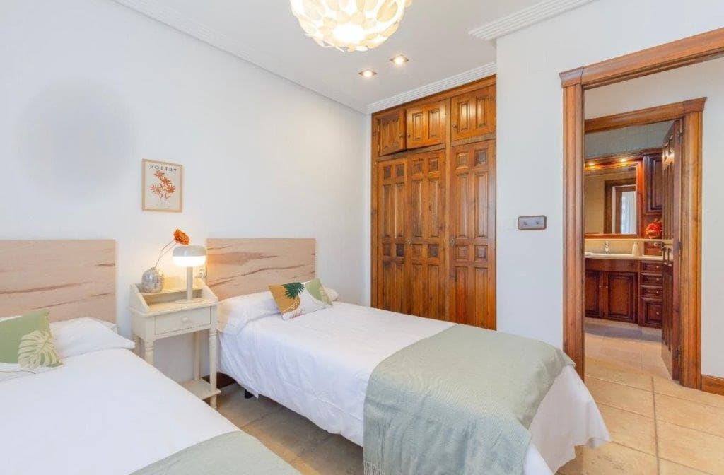 7 soverom Finca/Herregård til salgs i Catral med svømmebasseng garasje - € 780 000 (Ref: 9314251)