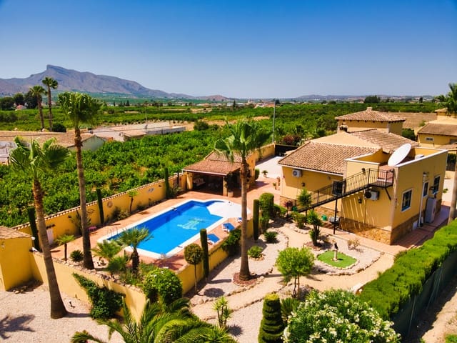 4 soveværelse Finca/Landehus til salg i Abanilla med swimmingpool garage - € 399.500 (Ref: 9325210)