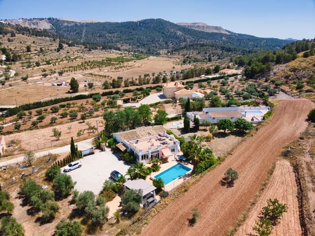 5 Zimmer Finca/Landgut zu verkaufen in Pinoso mit Pool - 395.000 € (Ref: 9363180)