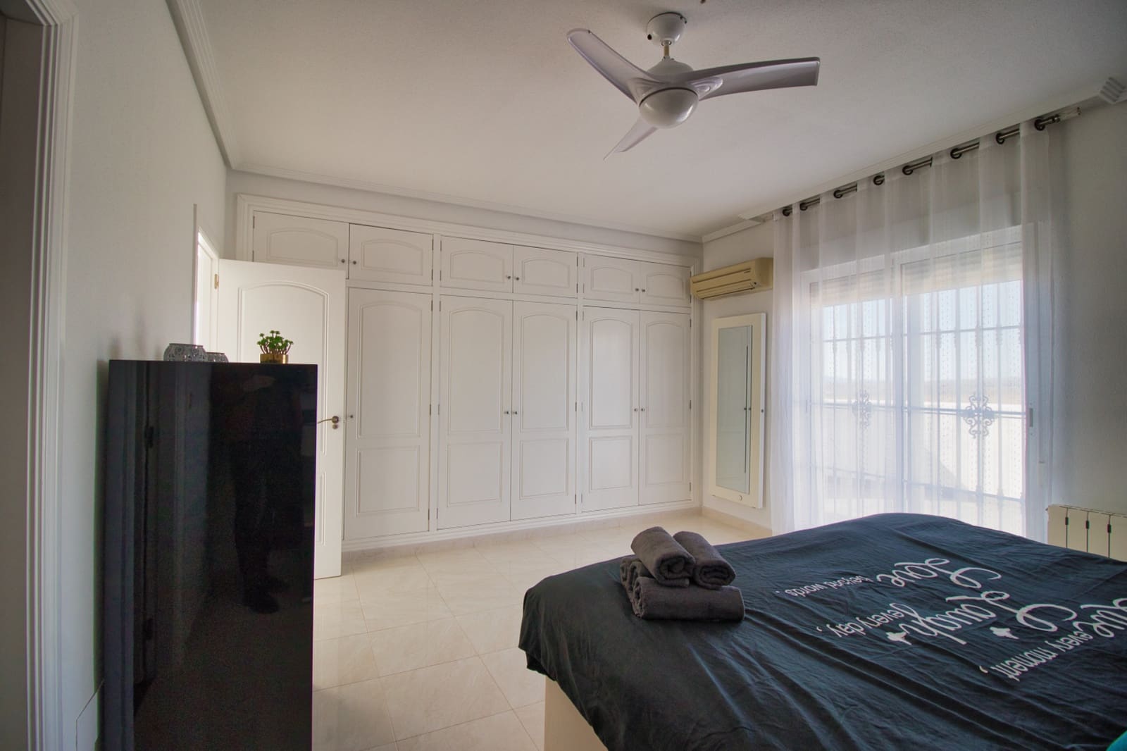 4 slaapkamer Finca/Landhuis te koop in Pinoso met zwembad garage - € 475.000 (Ref: 9369289)