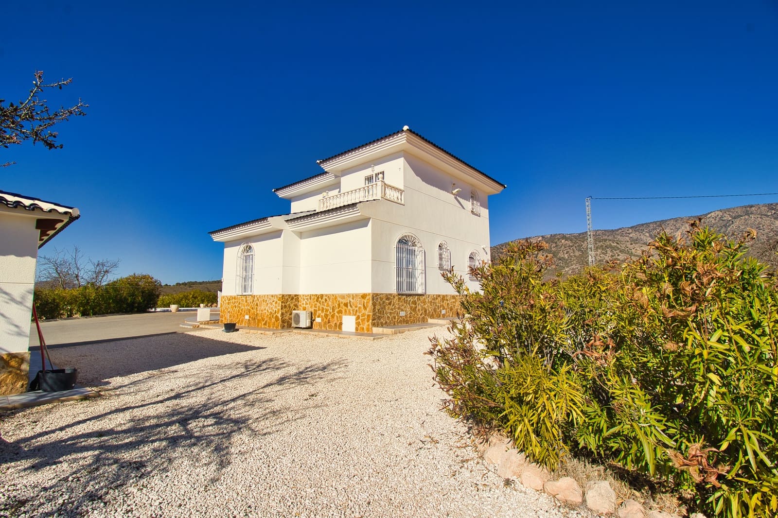 4 slaapkamer Finca/Landhuis te koop in Pinoso met zwembad garage - € 475.000 (Ref: 9369289)