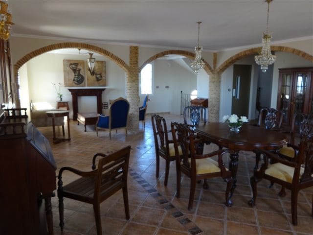 16 sypialnia Finka/Dom wiejski na sprzedaż w Miasto Alicante / Alacant z basenem garażem - 1 050 000 € (Ref: 9383201)