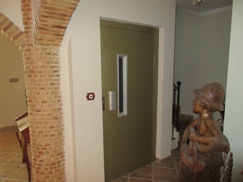 16 sypialnia Finka/Dom wiejski na sprzedaż w Miasto Alicante / Alacant z basenem garażem - 1 050 000 € (Ref: 9383201)