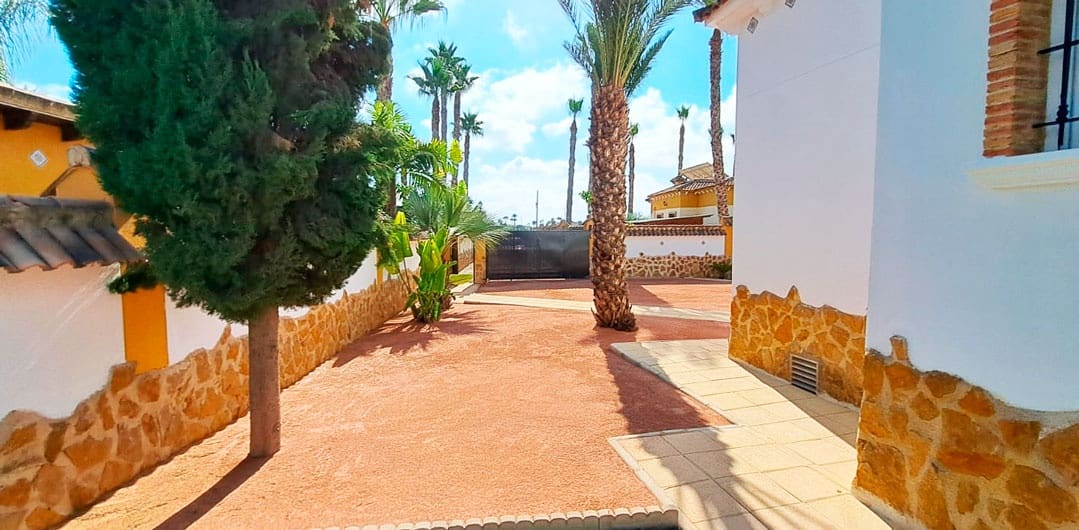 3 soverom Finca/Herregård til salgs i Catral med garasje - € 385 000 (Ref: 9399753)