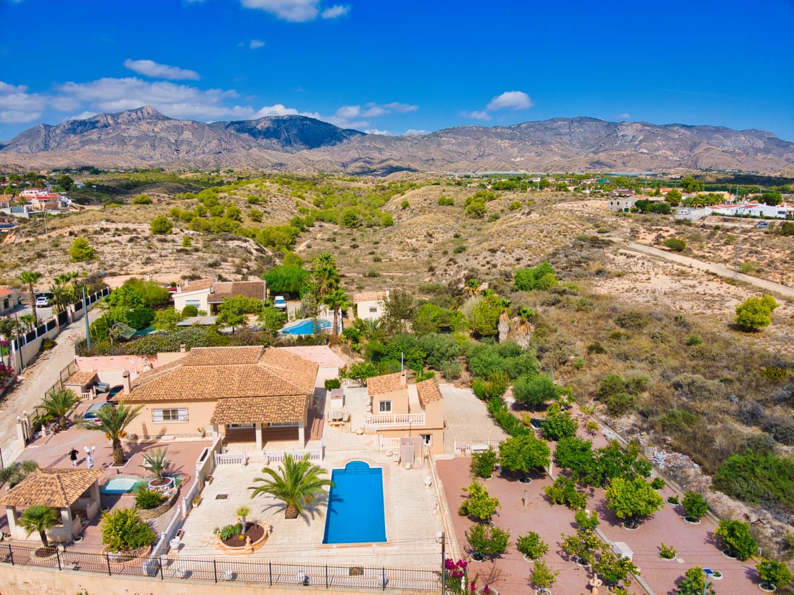 3 slaapkamer Finca/Landhuis te koop in Albatera met zwembad garage - € 379.995 (Ref: 9402417)