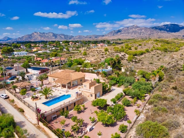 3 bedroom Finca/Country House for sale in Albatera with pool garage - € 379,995 (Ref: 9402417)