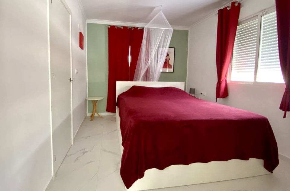 3 sypialnia Finka/Dom wiejski na sprzedaż w Miasto Alicante / Alacant z basenem garażem - 339 000 € (Ref: 9402433)