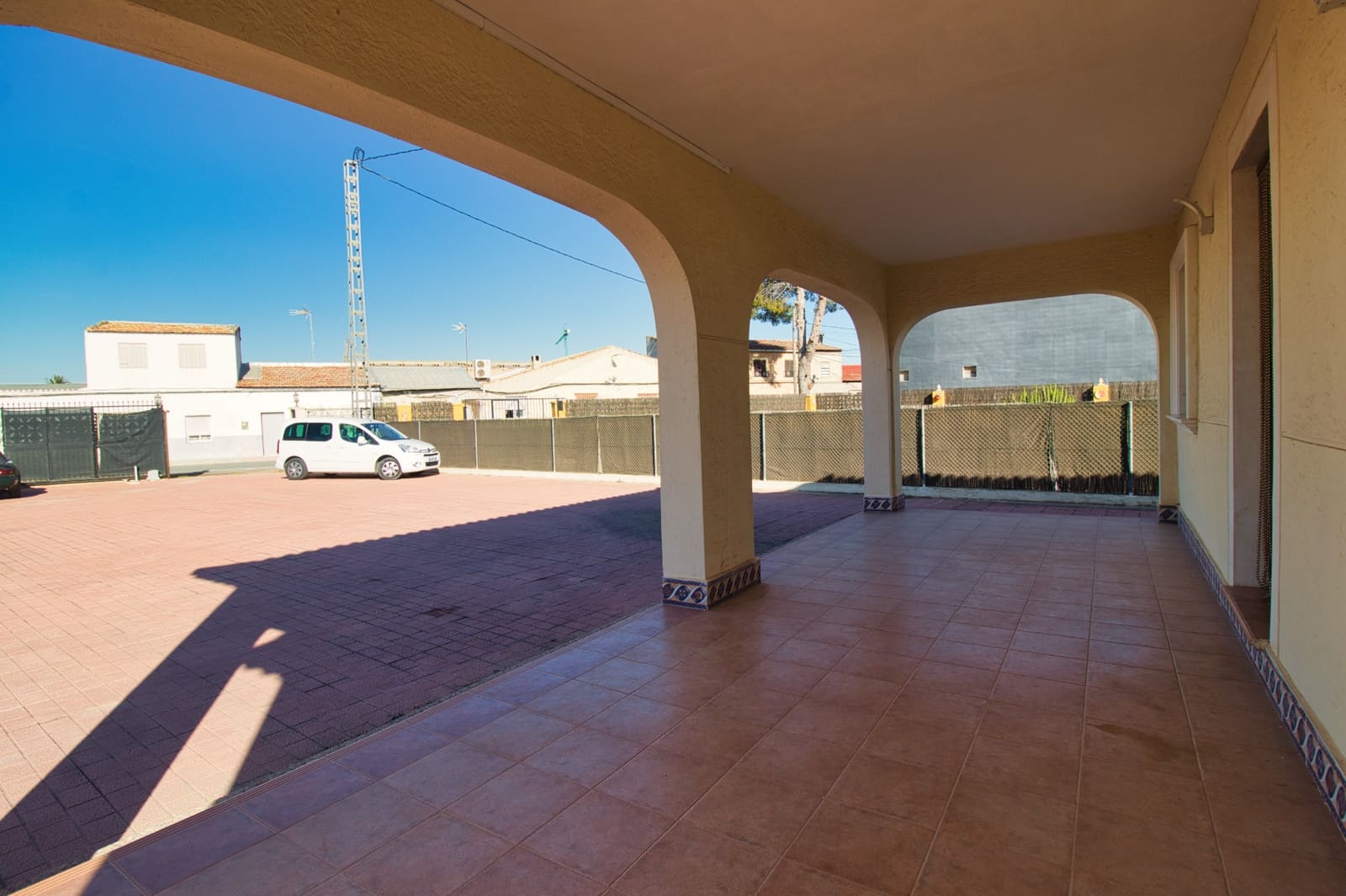 4 sypialnia Finka/Dom wiejski na sprzedaż w Miasto Alicante / Alacant z basenem garażem - 275 000 € (Ref: 9412640)