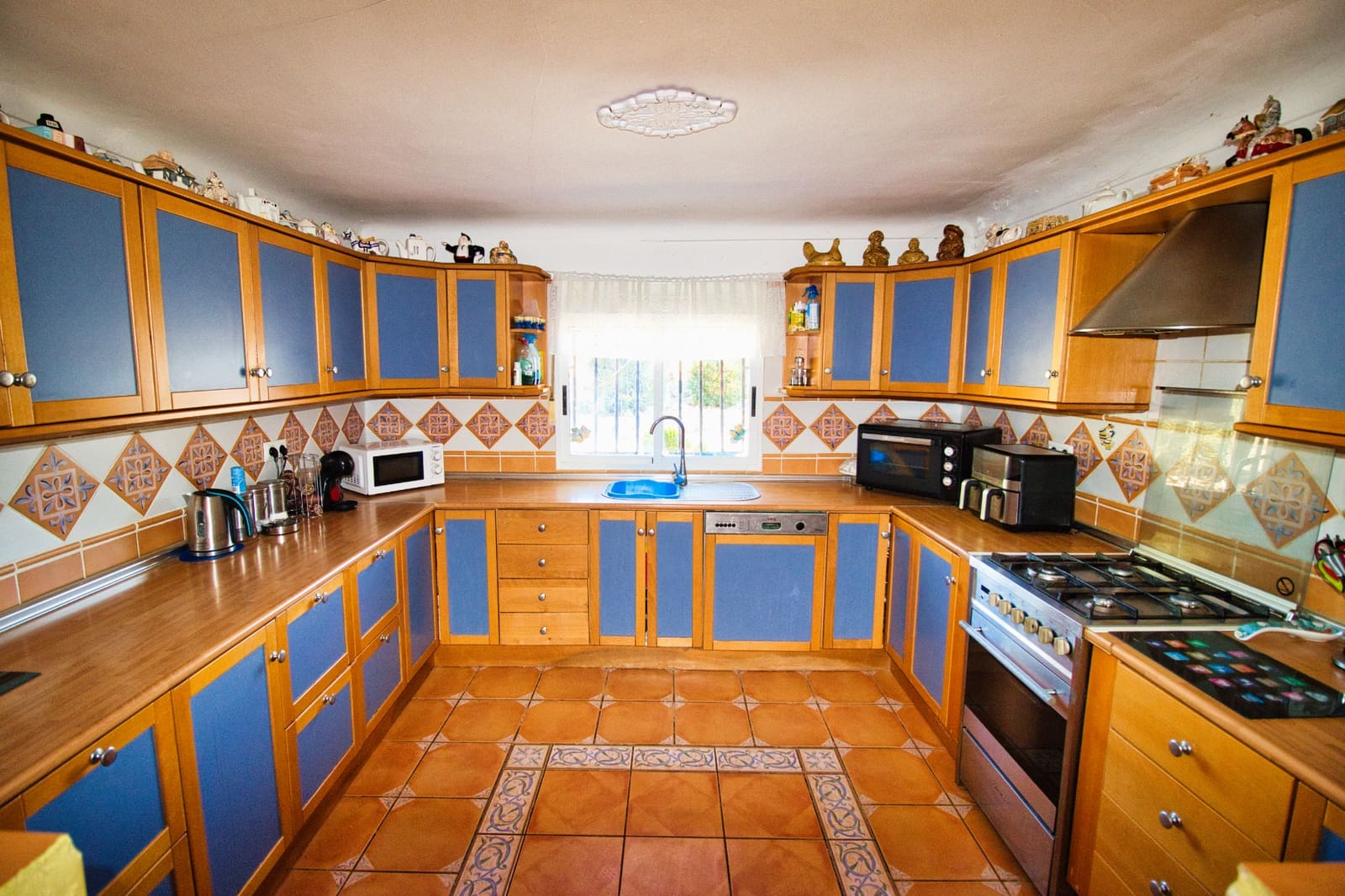 5 sypialnia Finka/Dom wiejski na sprzedaż w Miasto Alicante / Alacant z basenem garażem - 395 000 € (Ref: 9414921)