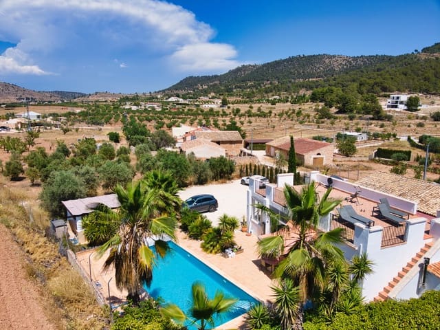 5 slaapkamer Finca/Landhuis te koop in Pinoso met zwembad - € 395.000 (Ref: 9414926)