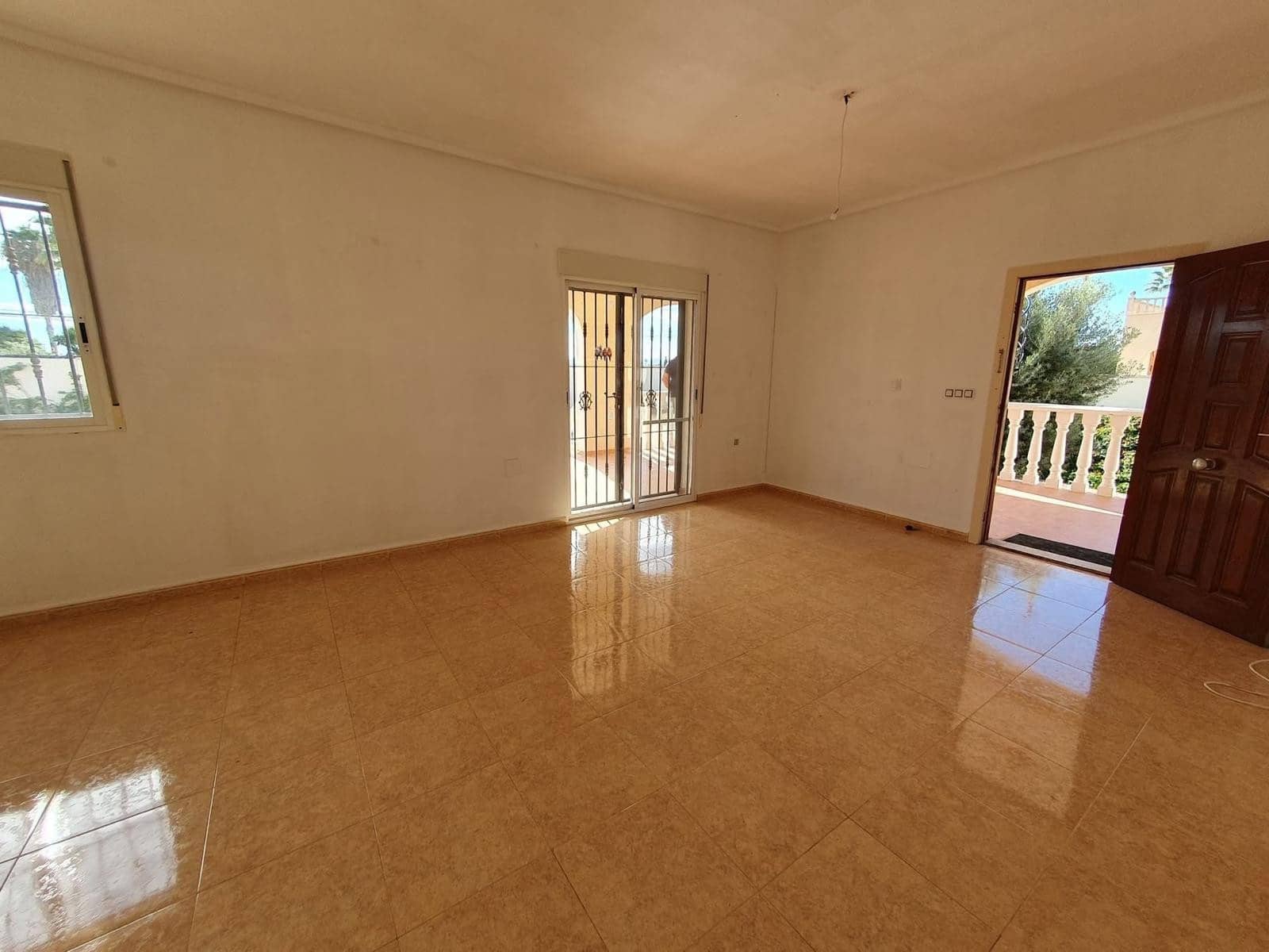 3 sovrum Finca/Hus på landet till salu i Alicante stad med pool garage - 285 000 € (Ref: 9417407)