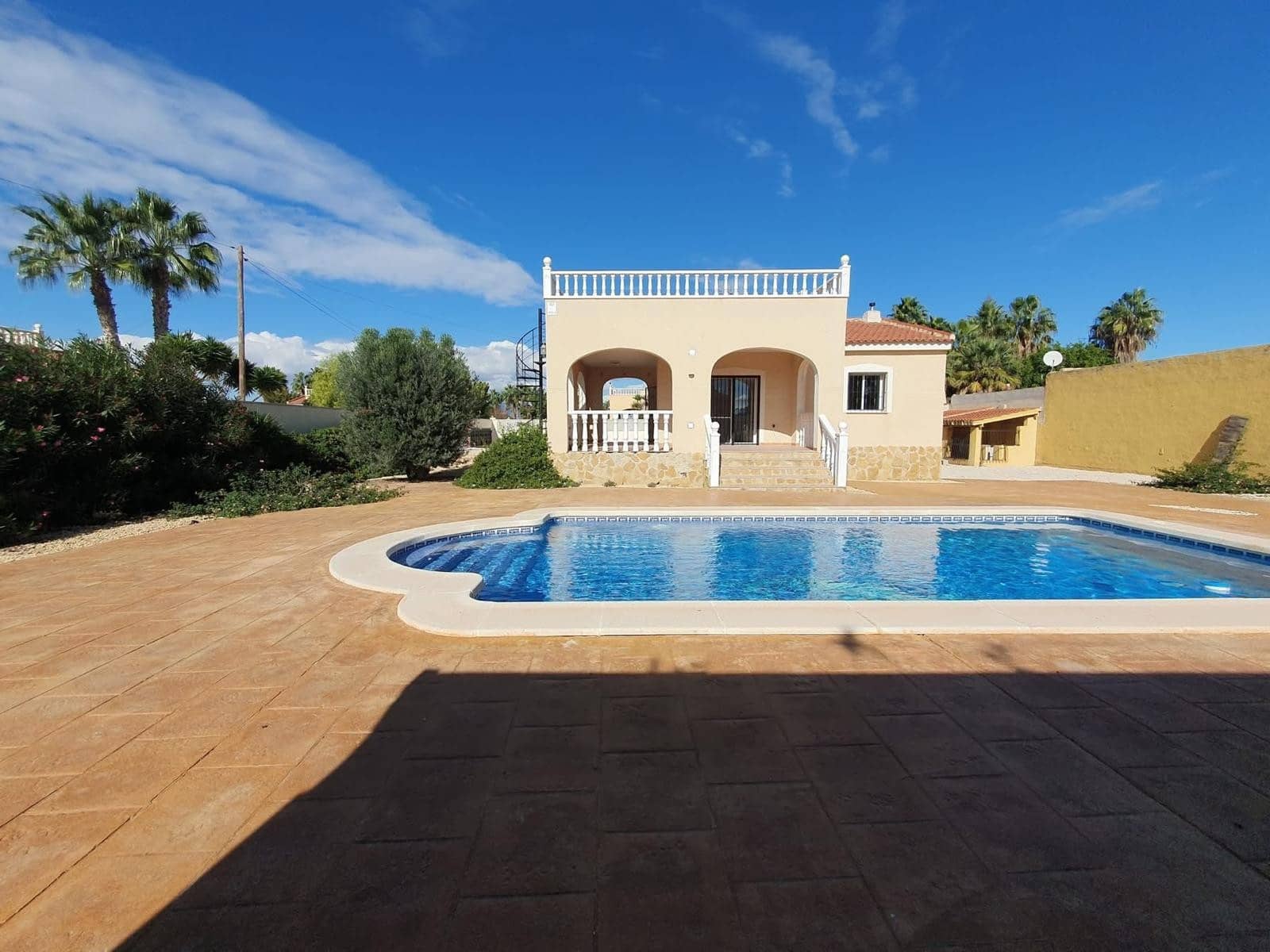 3 sovrum Finca/Hus på landet till salu i Alicante stad med pool garage - 285 000 € (Ref: 9417407)