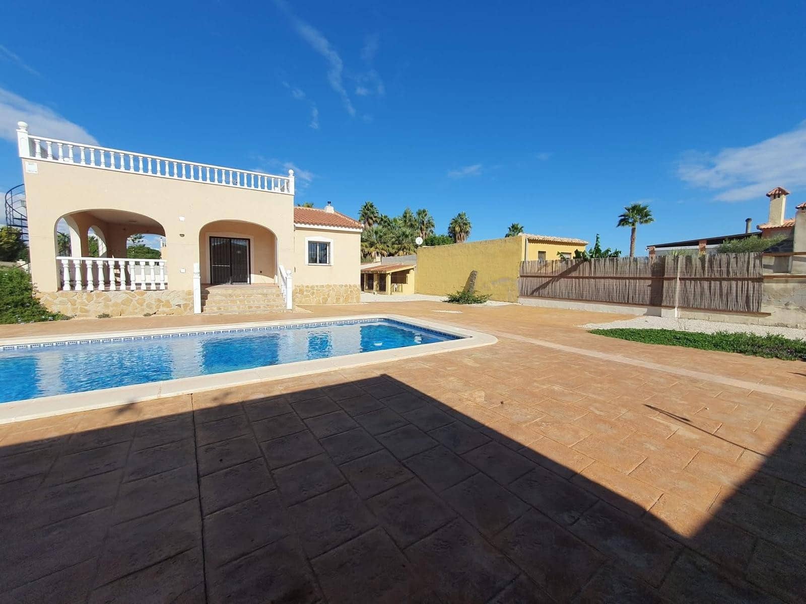 3 sovrum Finca/Hus på landet till salu i Alicante stad med pool garage - 285 000 € (Ref: 9417407)