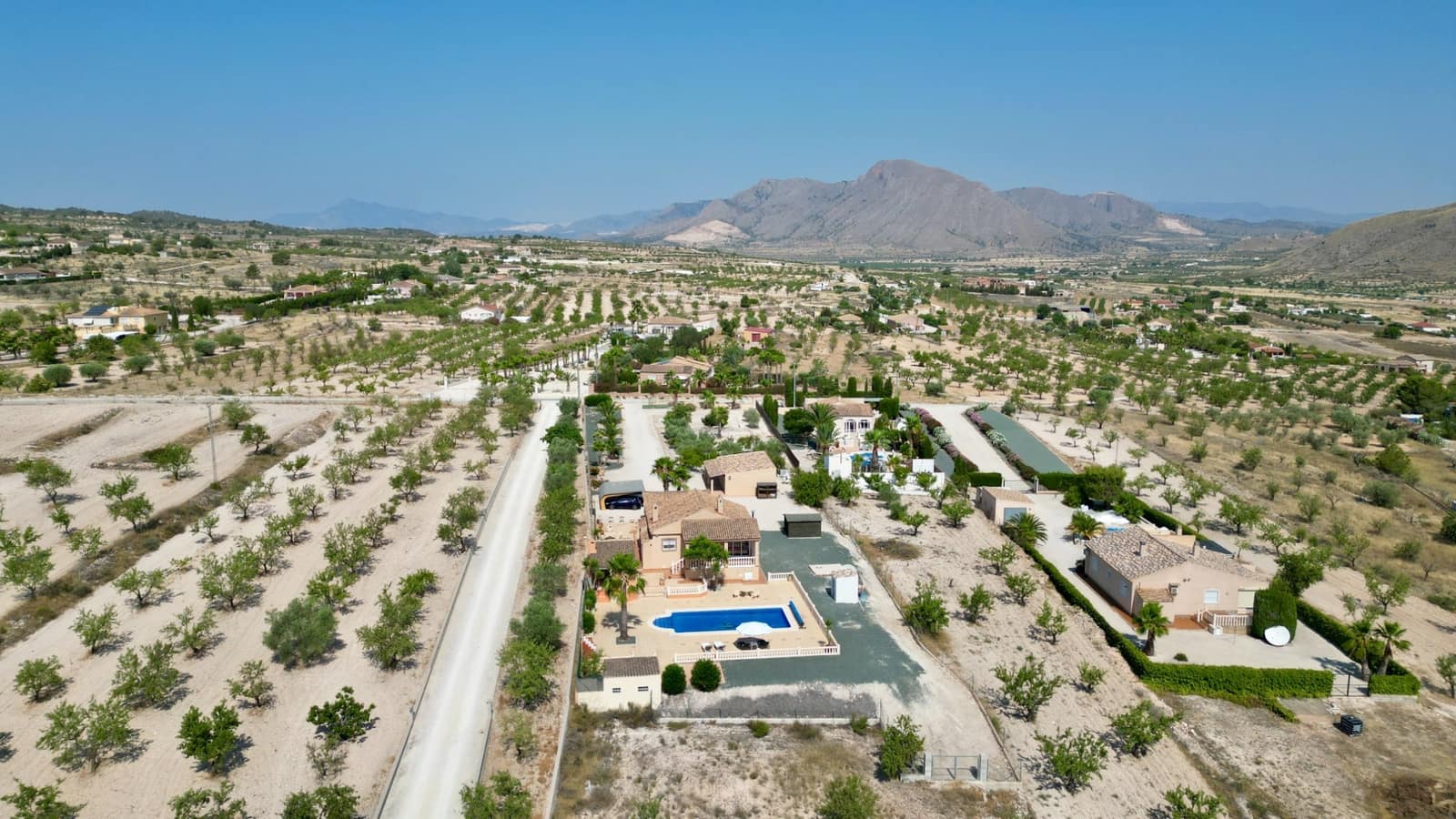 5 makuuhuone Huvila myytävänä paikassa Hondon de los Frailes mukana uima-altaan 
autotalli - 440 000 € (Ref: 9428130)