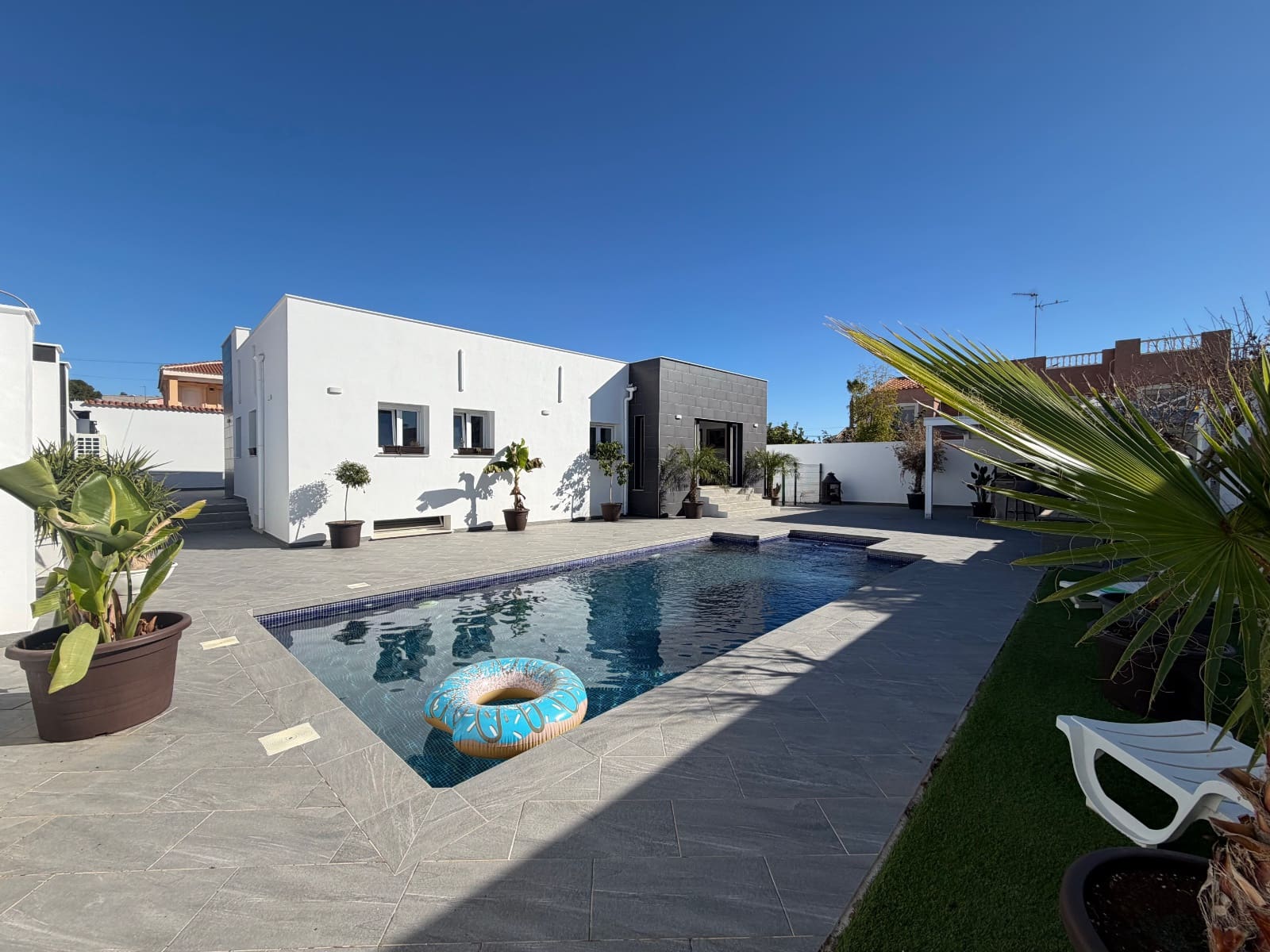 5 slaapkamer Villa te koop in Alicante stad met zwembad garage - € 498.000 (Ref: 9428131)