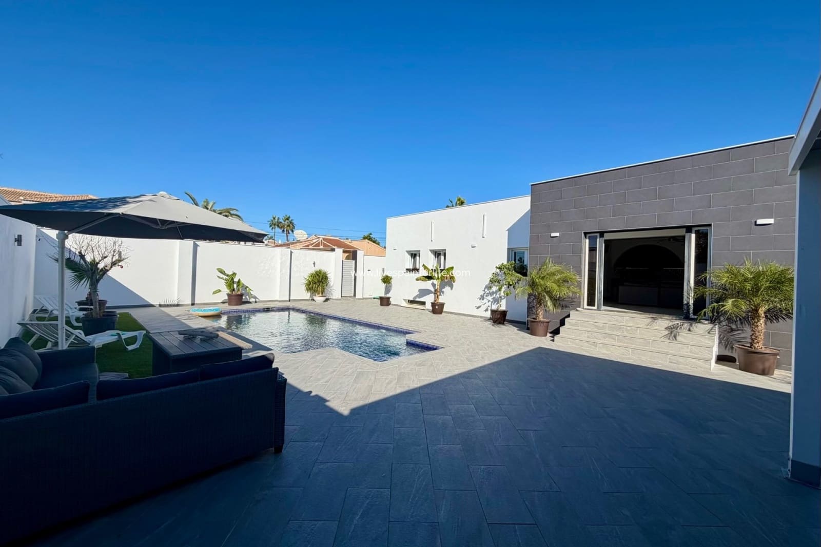 5 bedroom Villa for sale in Ciudad Quesada with pool garage - € 498,000 (Ref: 9428133)