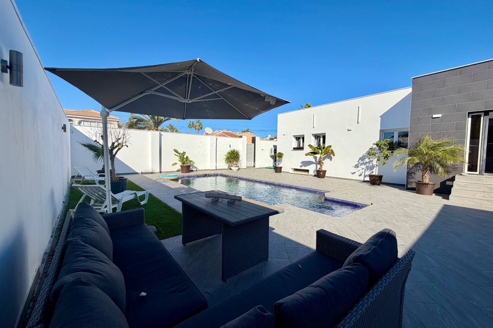 5 bedroom Villa for sale in Ciudad Quesada with pool garage - € 498,000 (Ref: 9428133)