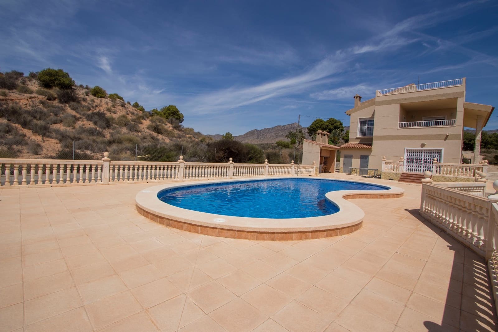 5 soveværelse Virksomhed til salg i Alicante by med swimmingpool - € 399.000 (Ref: 9432423)